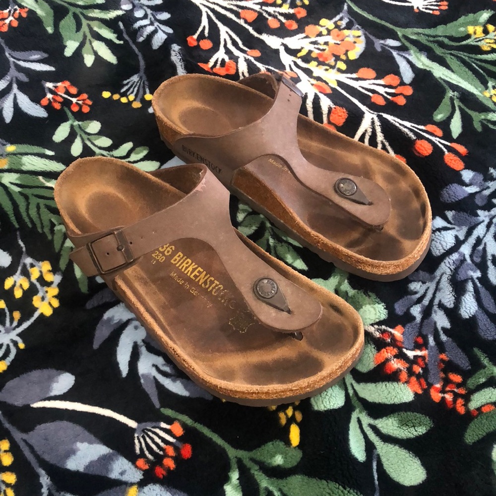 EUC Birkenstock Gizeh Sandals